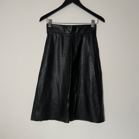 Aritzia Wilfred Vegan Leather Skirt - Sz 4 - Picture 1 of 4
